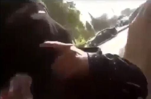 فضيحة منقبة تلعب بزب رجل في الشارع – سكس منقبات